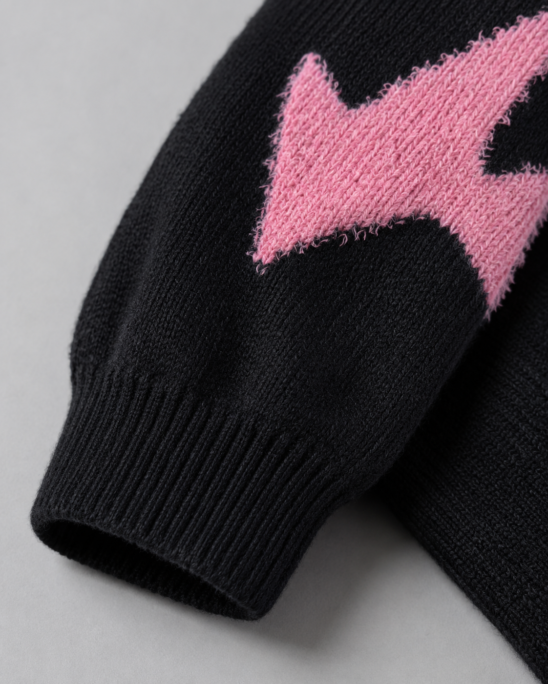 Women's Oversized Graphic Knit Sweater - Black Pink Heart Streetwear