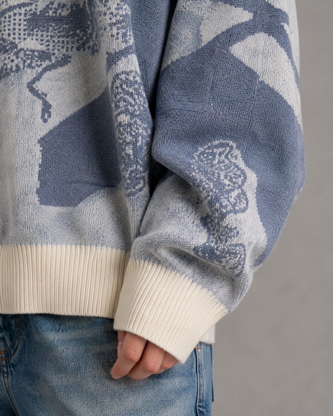 Women's Oversized Graphic Knit Sweater - Relaxed Streetwear Fit